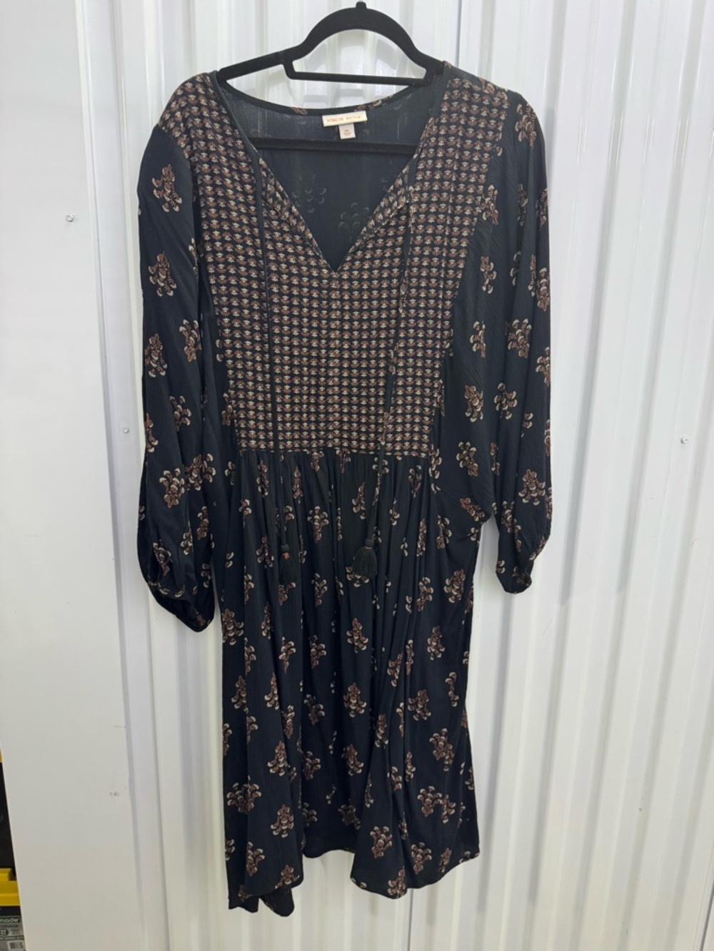 Black Floral V-Neck Long Sleeve Dress